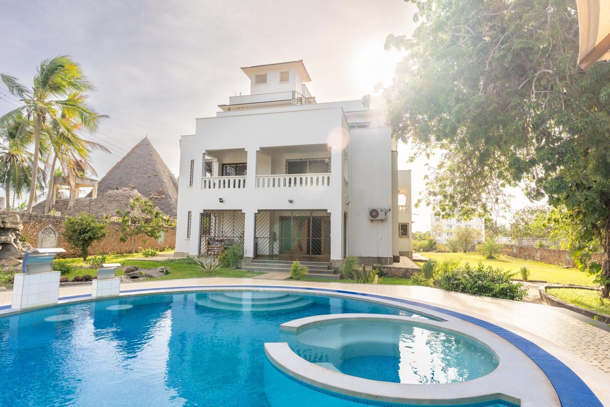 Queens Chateau Boutique Villa Diani Beach Eksteriør bilde