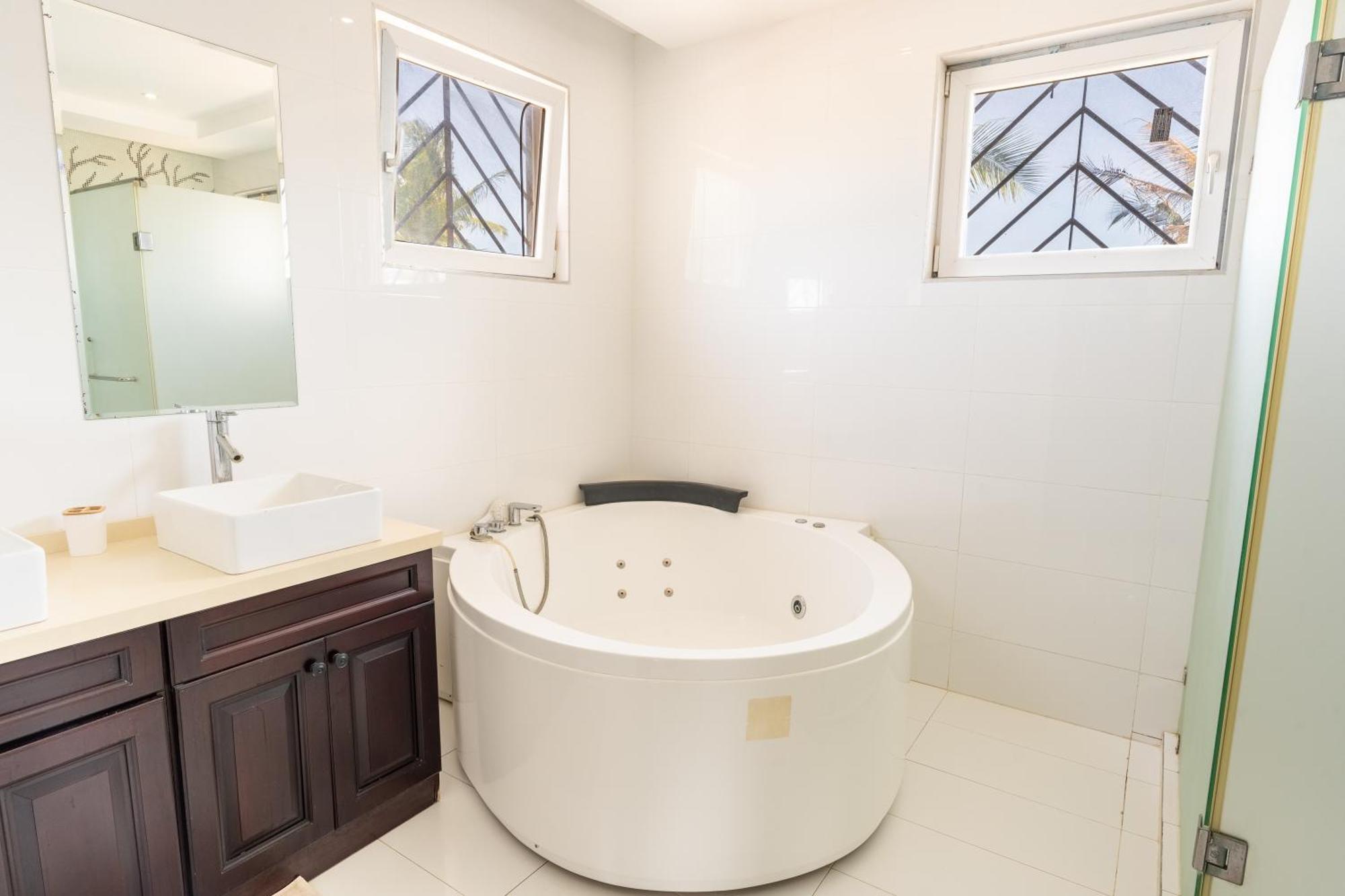 Queens Chateau Boutique Villa Diani Beach Eksteriør bilde